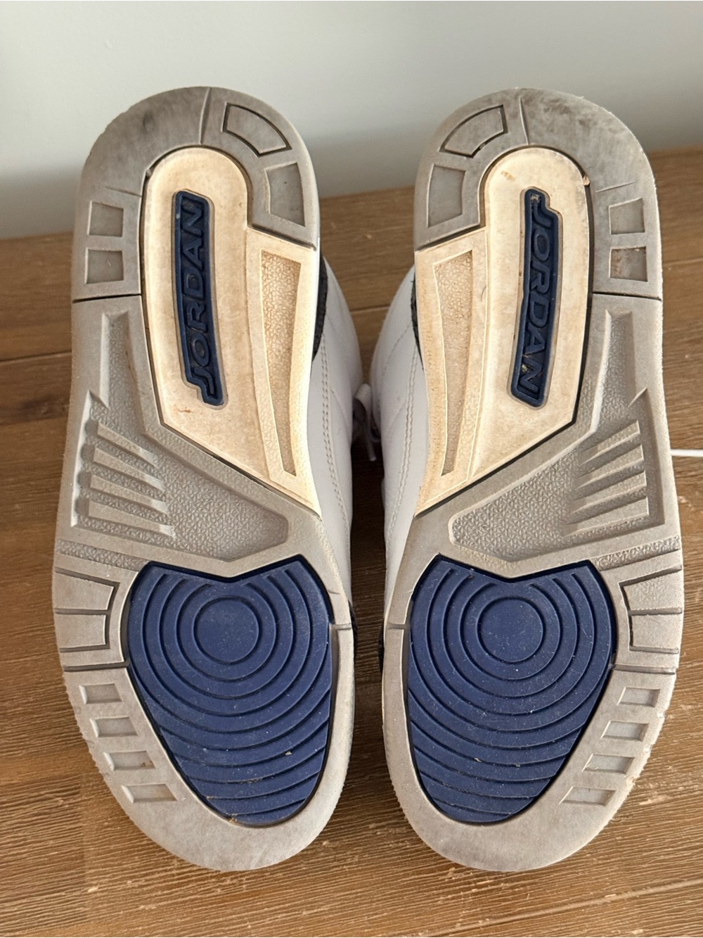 Jordan Kids White, Gray and Navy Retro 3 Sneakers - Picture 6 of 6